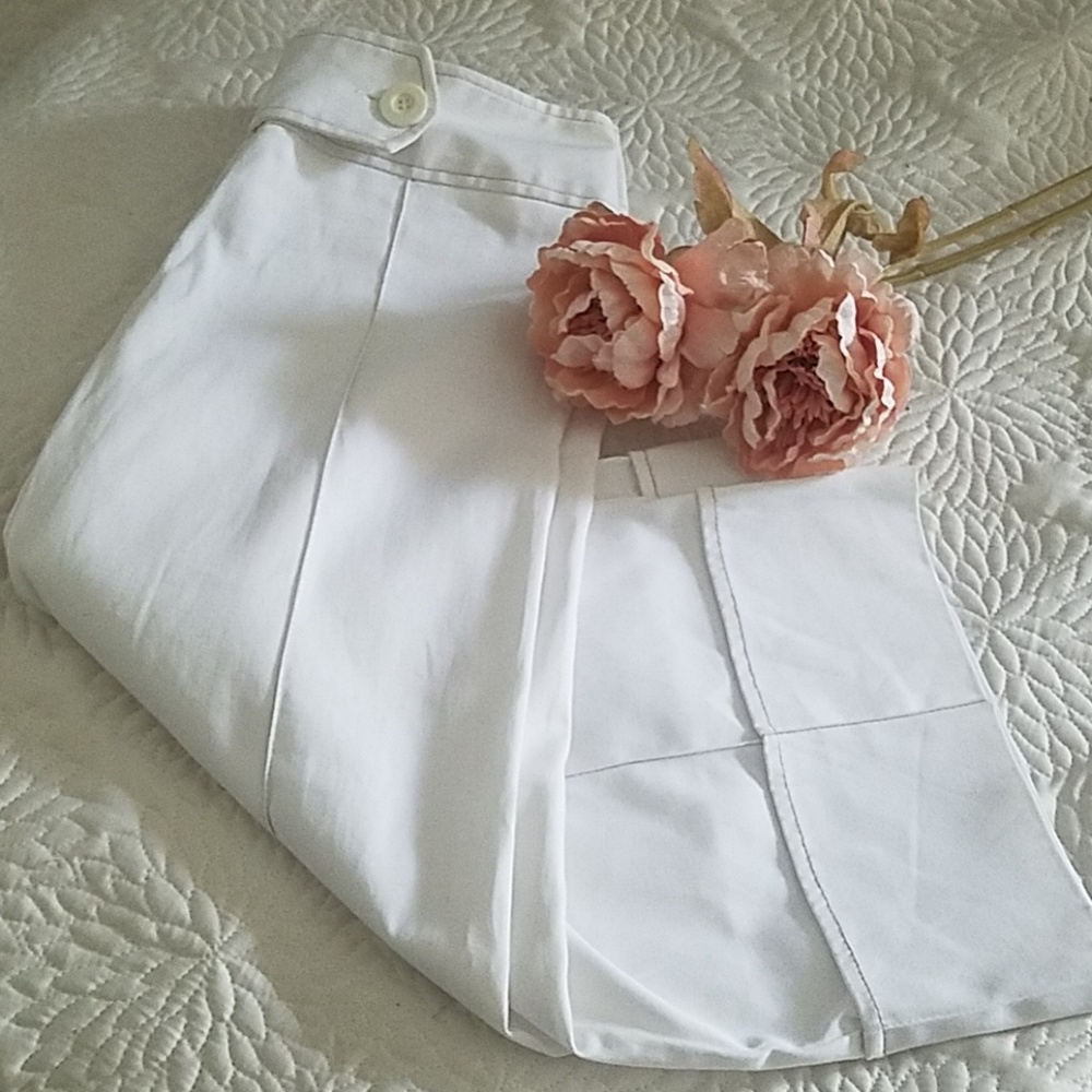 NWOT Tracy Evans White Flare Capri Pants